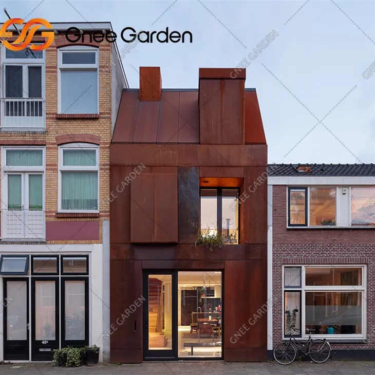 Yıpranmış çelik delikli metal paneller